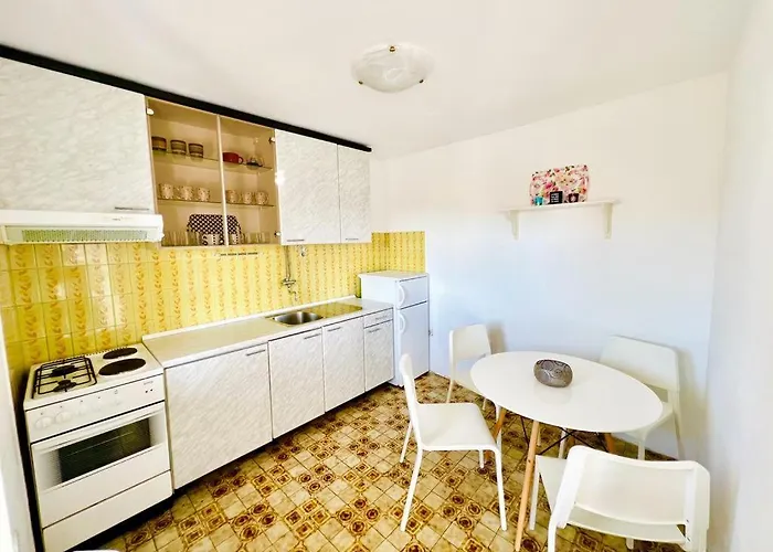 Lovely Summer Apartment Primosten